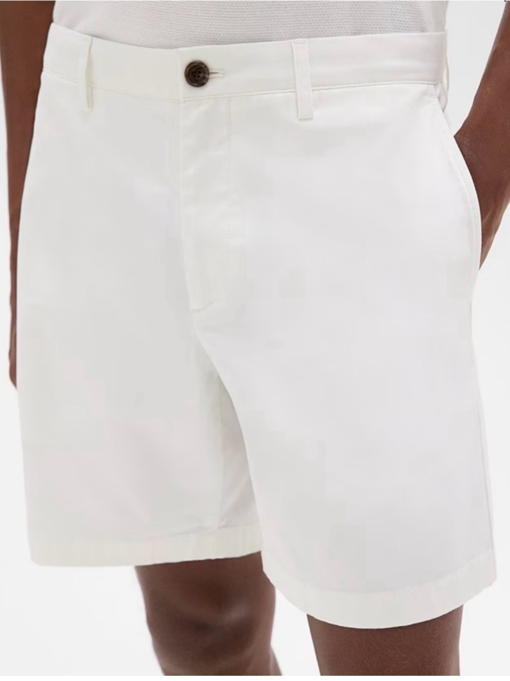 Theory Men’s Zaine 7” Stretch Cotton Shorts in White